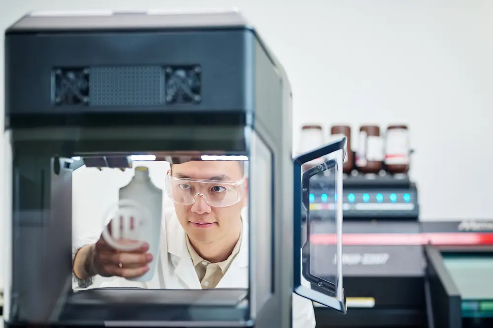 
Henkel expert leverages 3D printers for rapid prototyping and iteration of product packaging, accelerating the development of innovative projects.