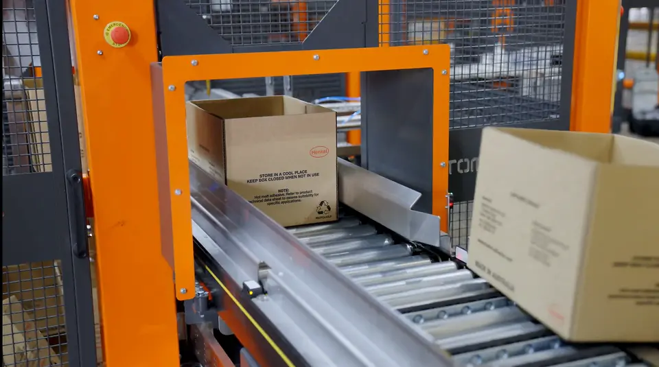 
Automated systems enhance safety and reduce plastic waste in packaging processes.