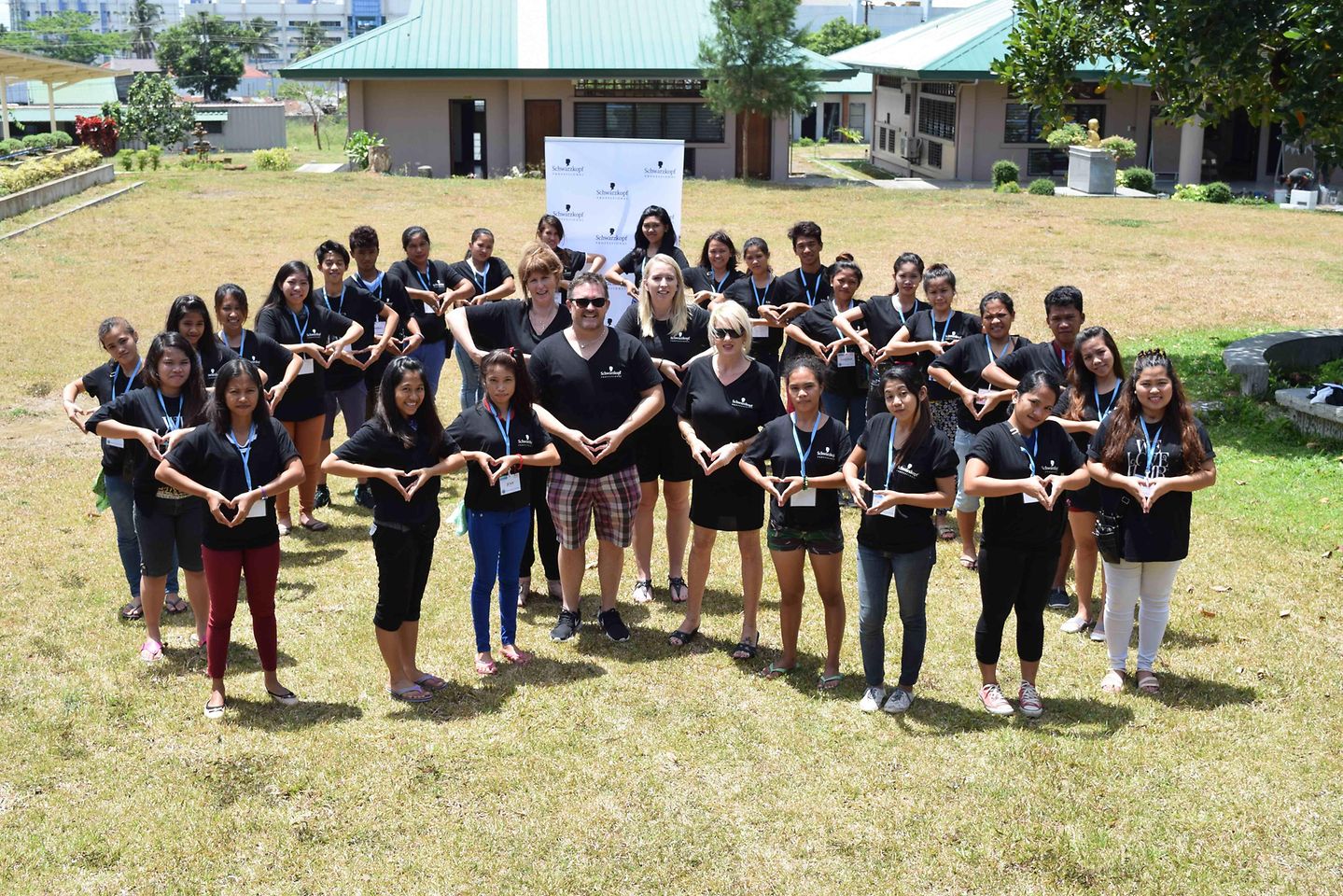 Volunteers and students at this year’s Shaping Futures program in the Philippines.